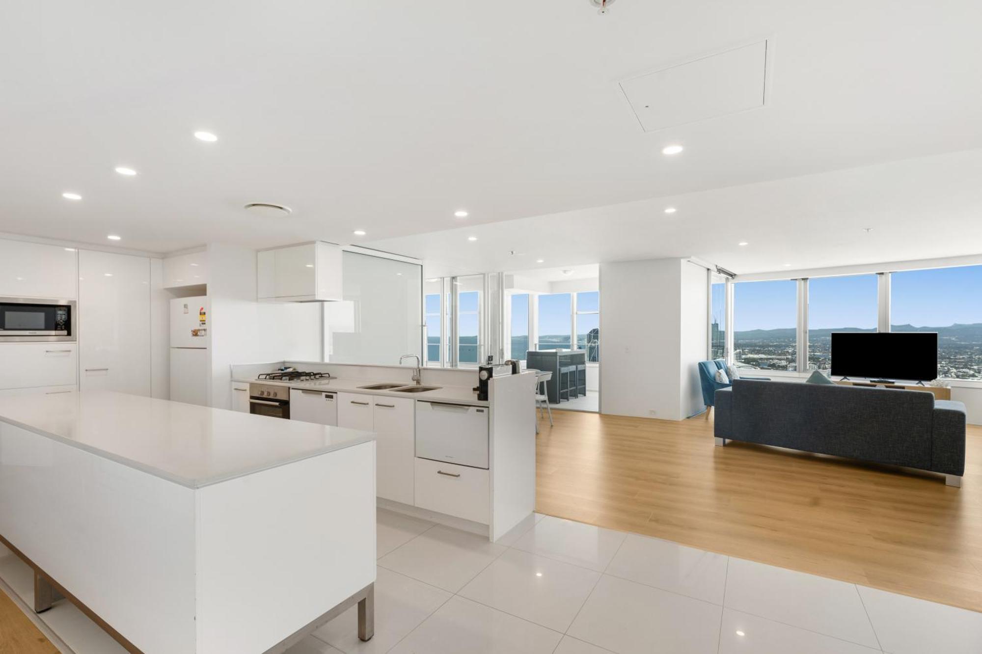 Four-Bedroom Apartment with Spa Bath